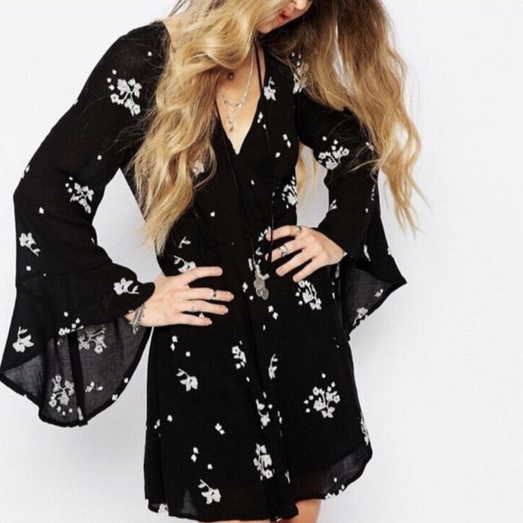 Free People Dresses & Skirts - Free People Black Floral Dress Size 6 Mini Boho
